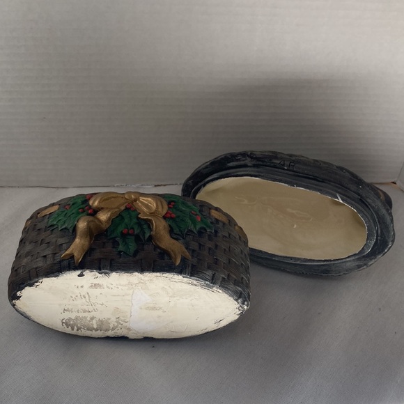 Canadian Goose Vintage Christmas Ceramic Candy Trinket Box 7.5 x 4 x 7 inches - Picture 14 of 15